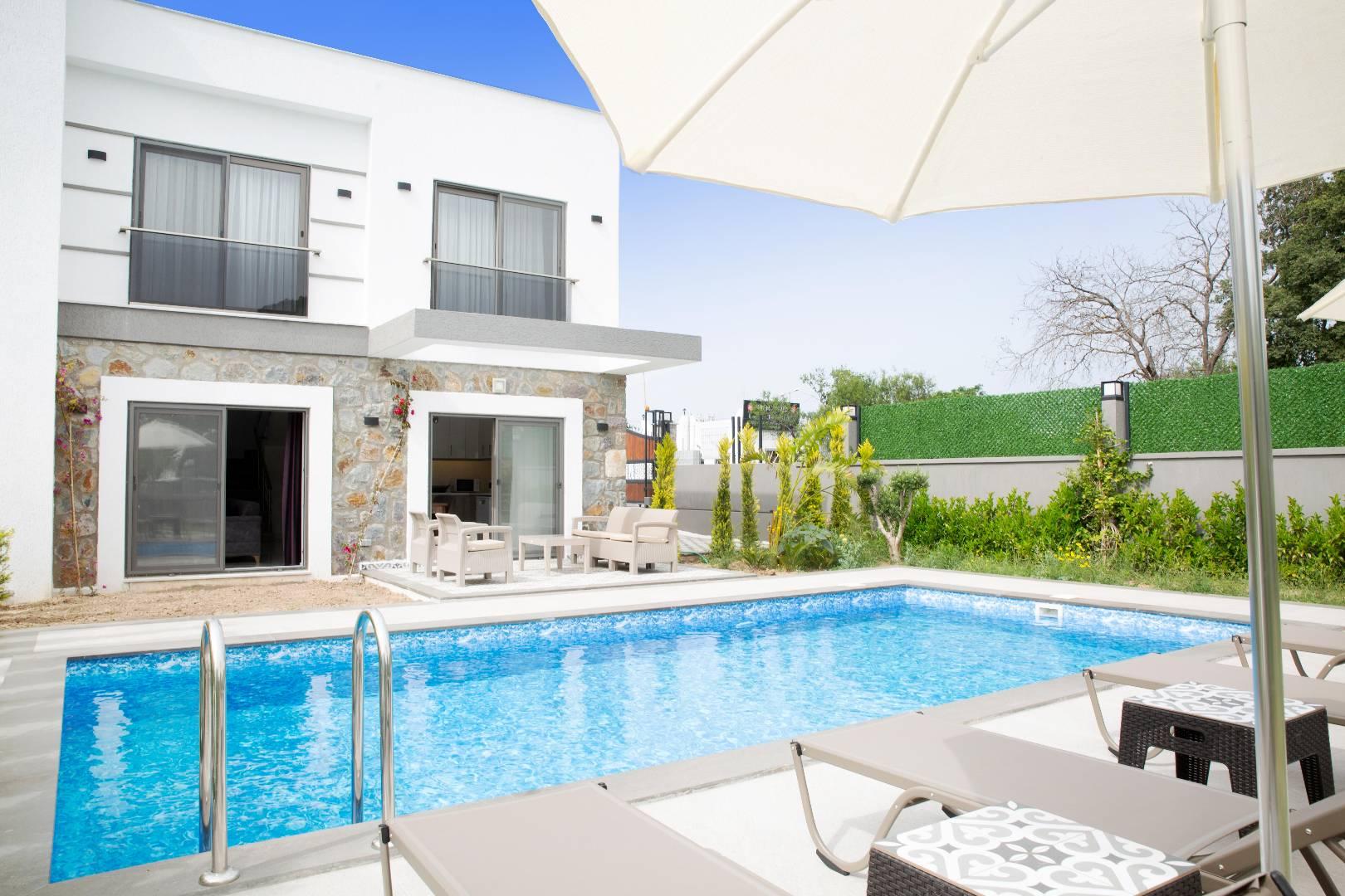 Bodrum Yalıkavak'ta Doğa ile İç İçe, Özel Havuzlu, Konforlu İkiz Villa-37983
