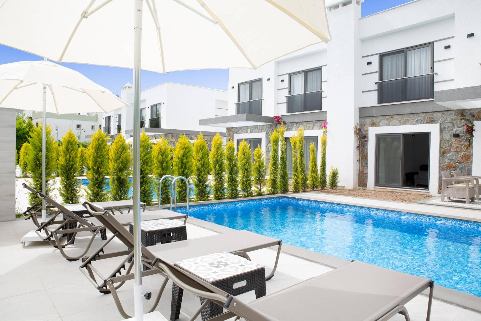 Bodrum Yalıkavak'ta Doğa ile İç İçe, Özel Havuzlu, Konforlu İkiz Villa-37983