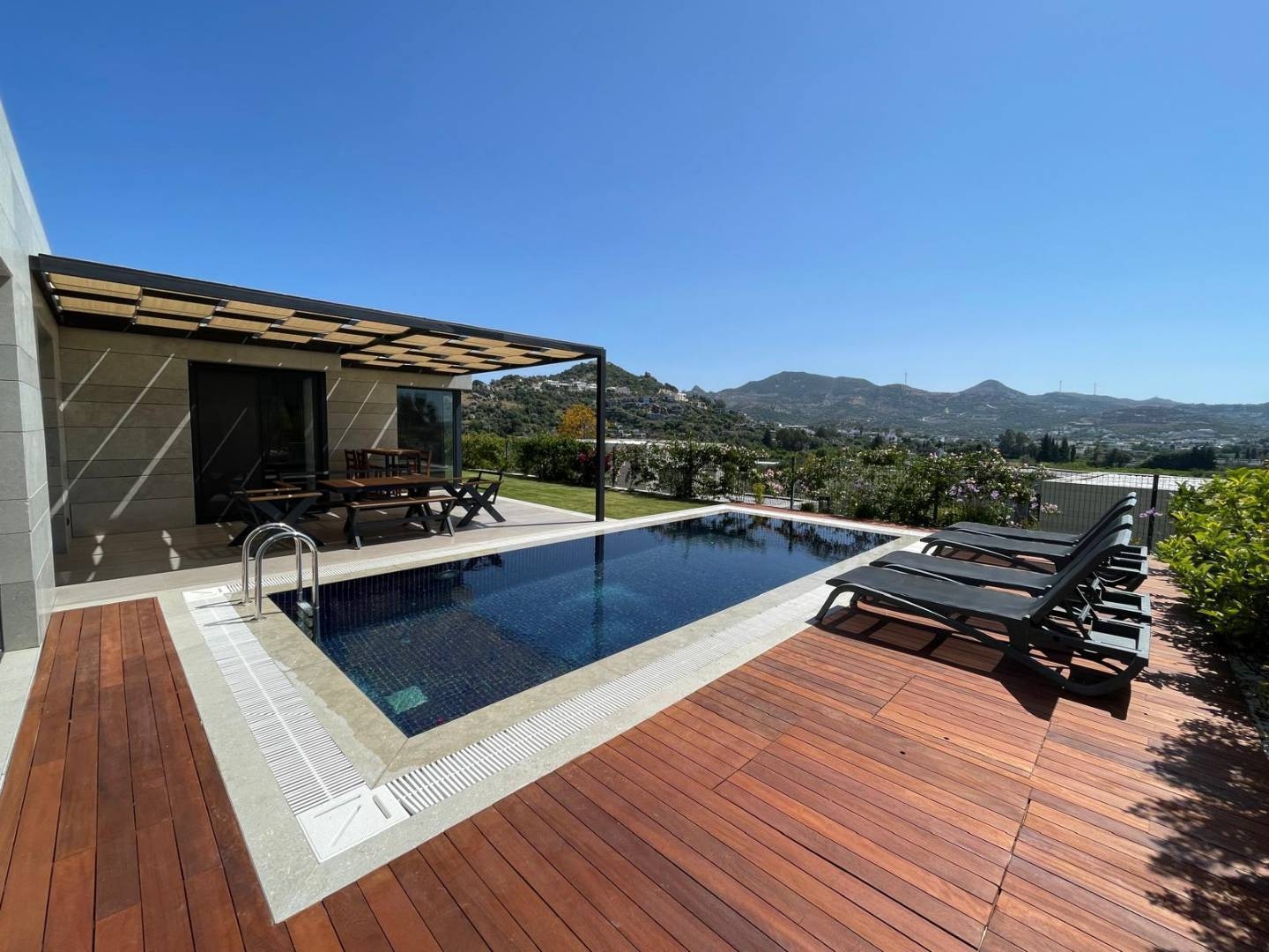 Muğla Bodrum'da Enfes Deniz Manzaralı, Özel Havuzlu, Modern Villa