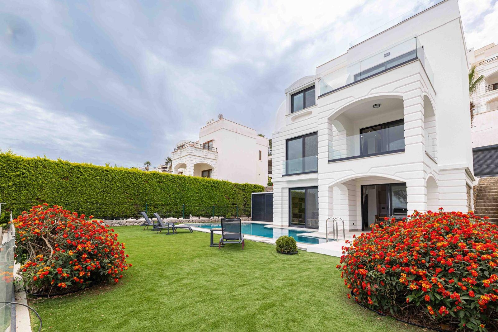 Bodrum Yalıkavak'ta Göz Alıcı Deniz Manzaralı, Özel Havuzlu, Şık Villa