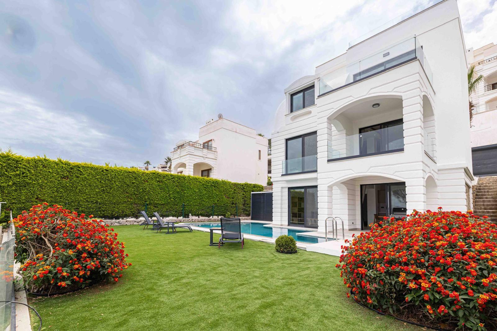 Bodrum Yalıkavak'ta Göz Alıcı Deniz Manzaralı, Özel Havuzlu, Şık Villa-42724