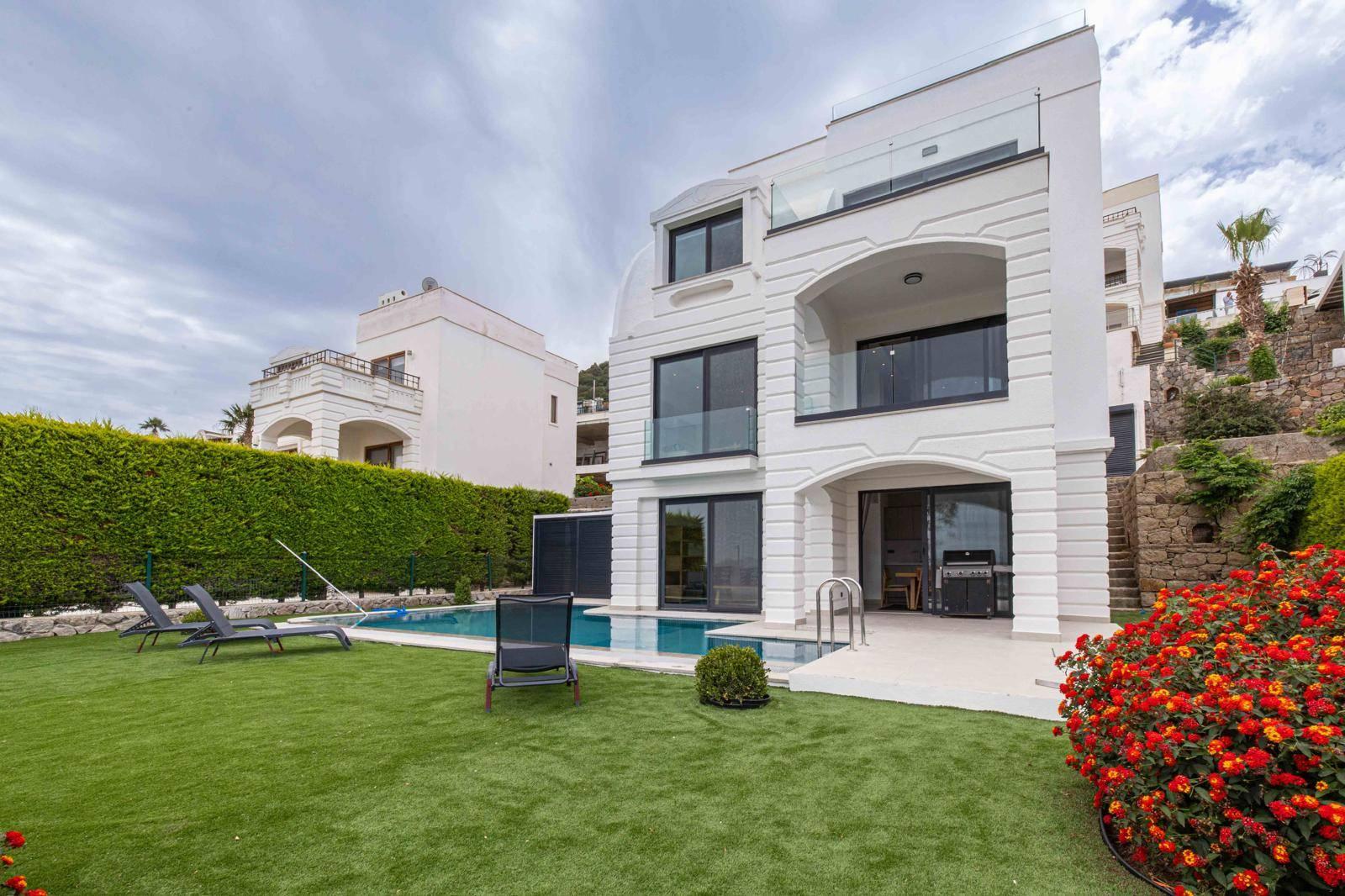 Bodrum Yalıkavak'ta Göz Alıcı Deniz Manzaralı, Özel Havuzlu, Şık Villa-42724