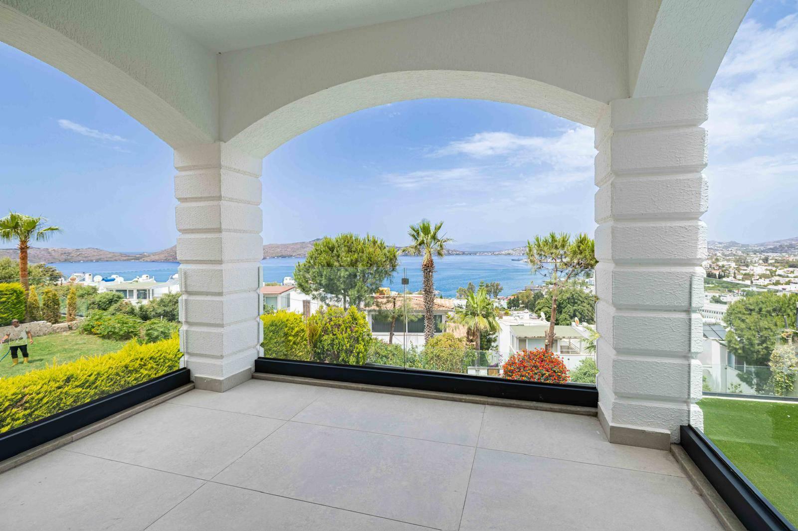 Bodrum Yalıkavak'ta Göz Alıcı Deniz Manzaralı, Özel Havuzlu, Şık Villa-42724