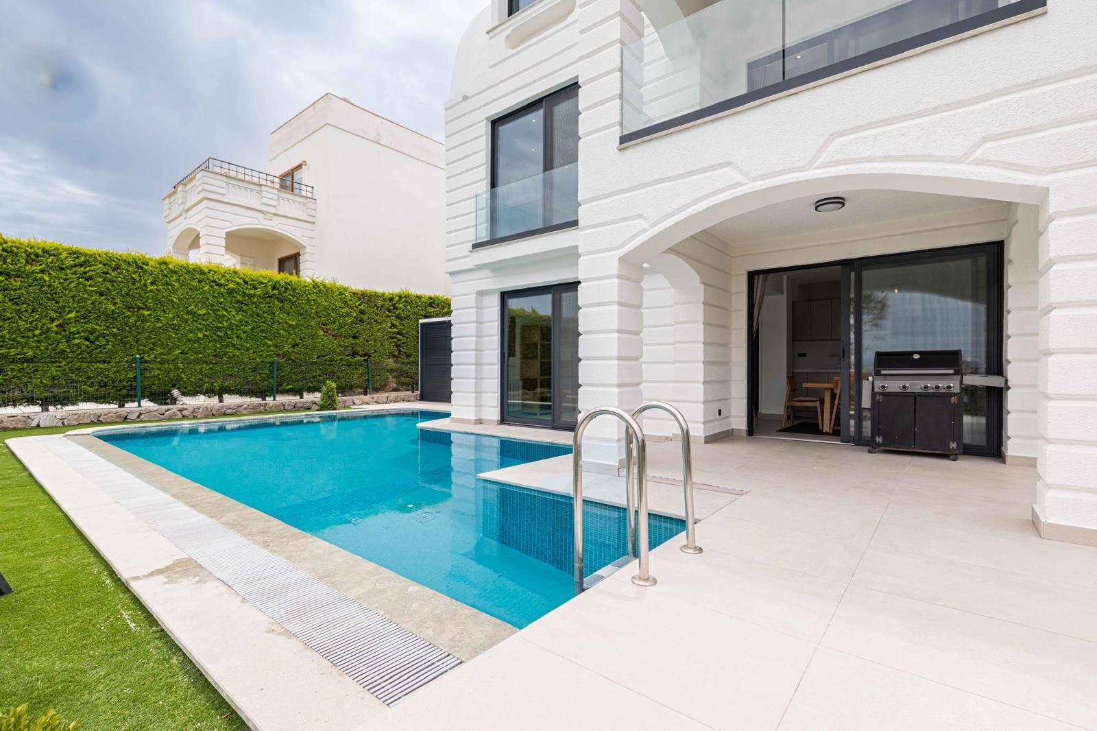 Bodrum Yalıkavak'ta Göz Alıcı Deniz Manzaralı, Özel Havuzlu, Şık Villa-42724