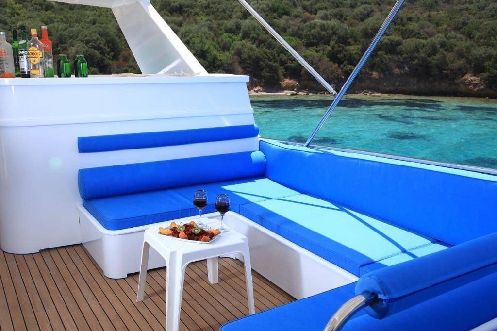 Bodrum'da 27 Metre, 8 Kişilik, Konforlu, Lüks Kiralık Motoryat