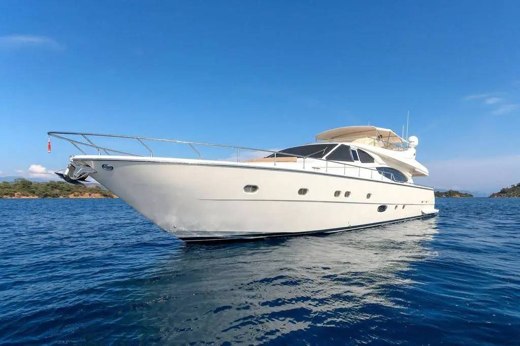 Bodrum'da Engin Sularda, Modern Tasarıma Sahip, Lüks Motoryat