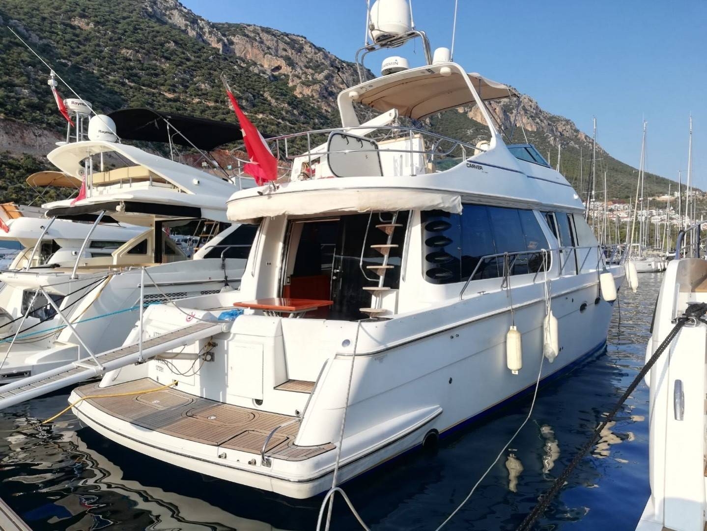 Bodrum'da Lüks Tasarıma Sahip, Geniş Kapasiteli Kiralık Motoryat