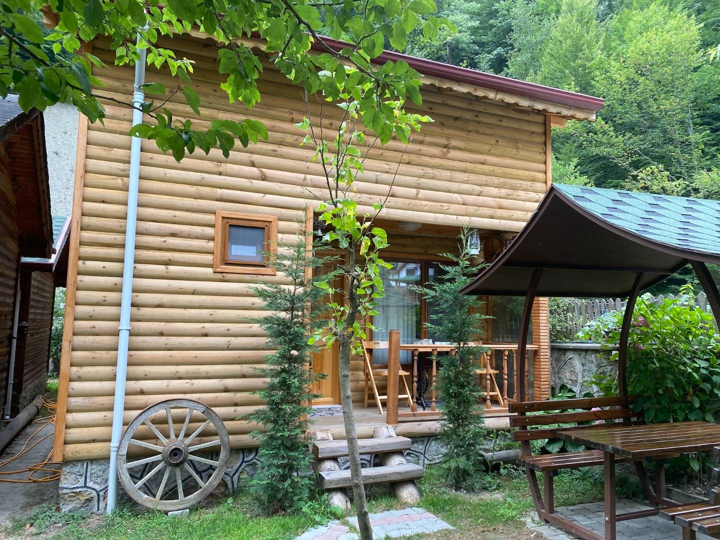 Bolu Abant'ta Tesis İçerisinde, Kahvaltı Dahil, Dubleks Bungalov