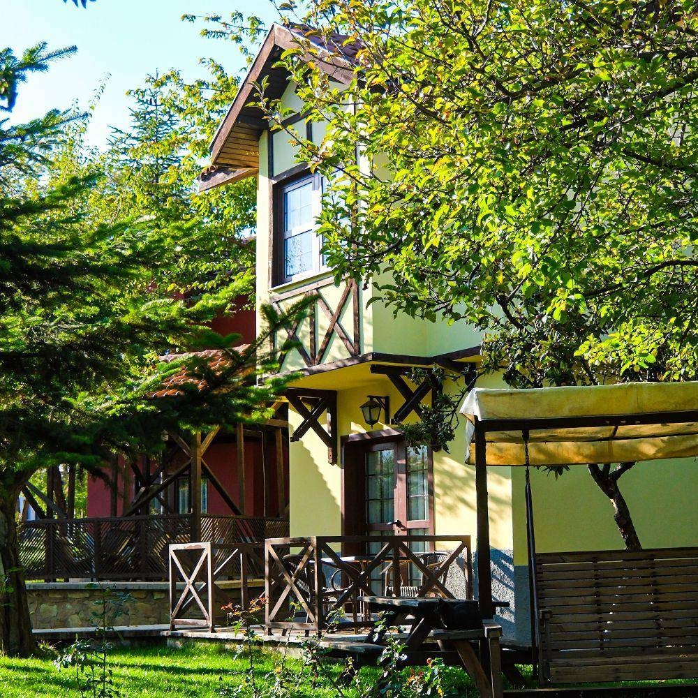 Bolu Abant'ta Tesis İçerisinde, Kapalı Ortak Havuzlu, Konforlu Villa