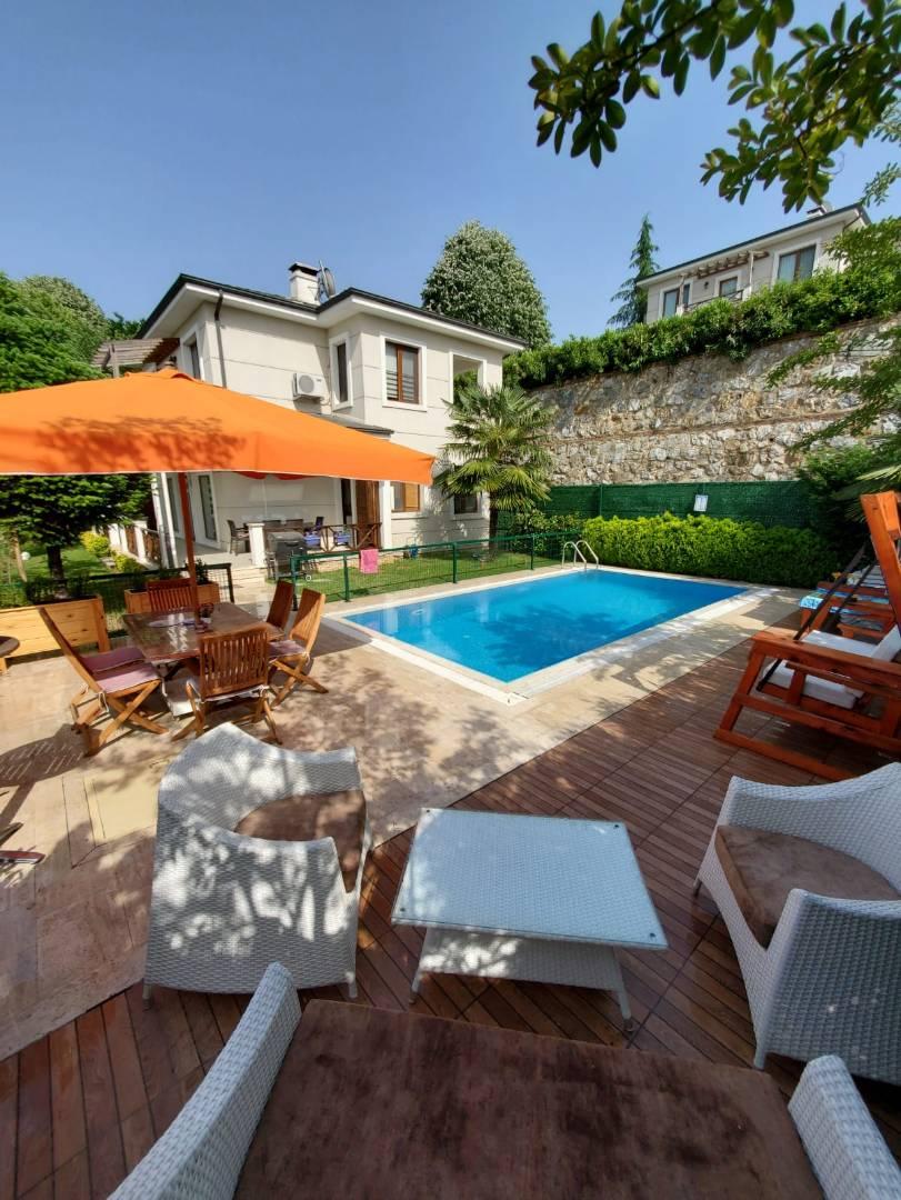 Sapanca Kırkpınar'da Kalabalık Ailelere Uygun, Özel Havuzlu, Şık Villa-23410