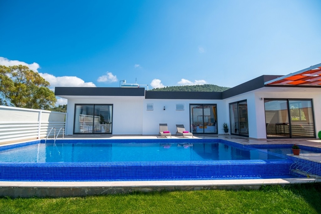 Kalkan Patara'da Doğayla İç İçe, Açık ve Kapalı Havuzlu, Bahçeli Villa