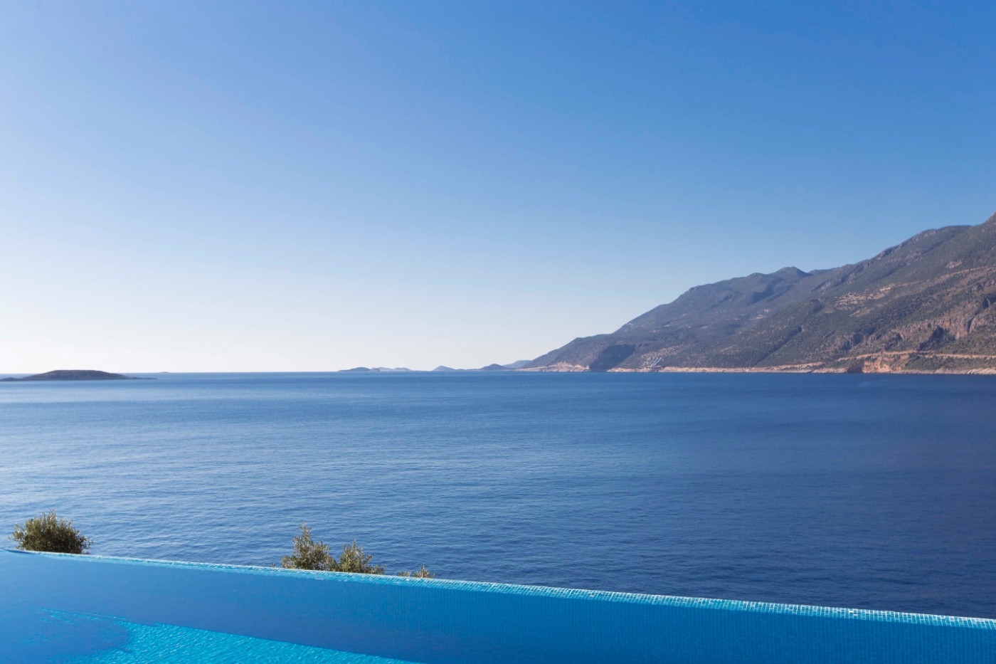 Kaş Andifli'de Özel Platformlu, Özel Havuzlu, Şık Taş Villa
