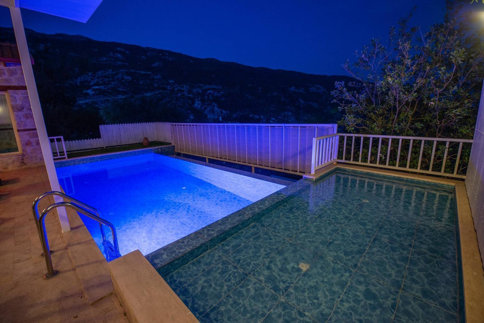 Kalkan İslamlar'da Doğa ve Deniz Manzaralı, Özel Havuzlu, Şık Villa