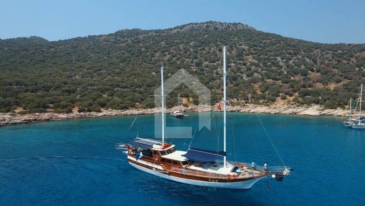 Muğla Fethiye'de 12 Kişilik, Geniş İç Hacme Sahip, Konforlu Gulet