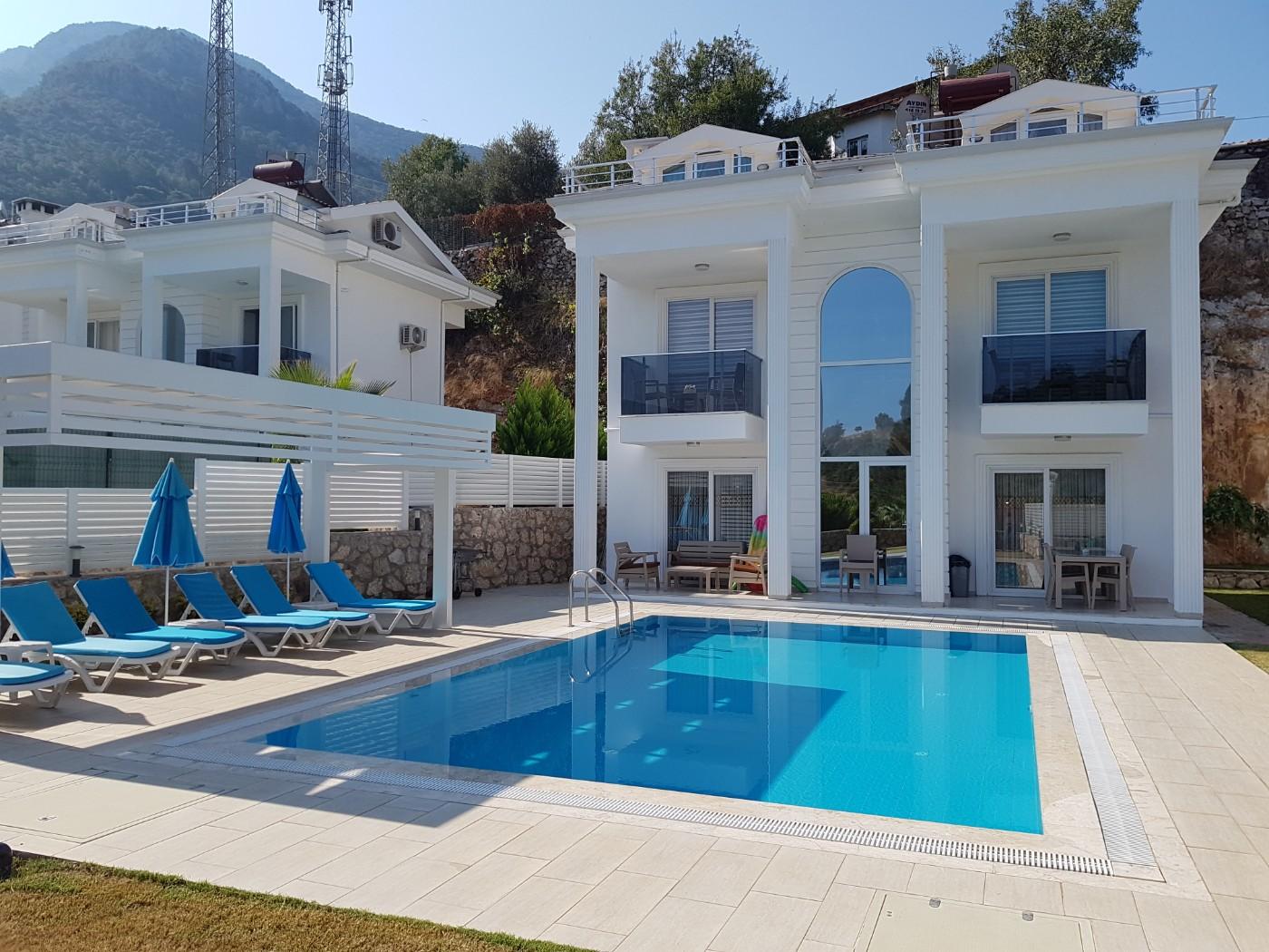 Fethiye Ölüdeniz'de Elverişli Konumda, Özel Havuzlu, Modern Villa-18000