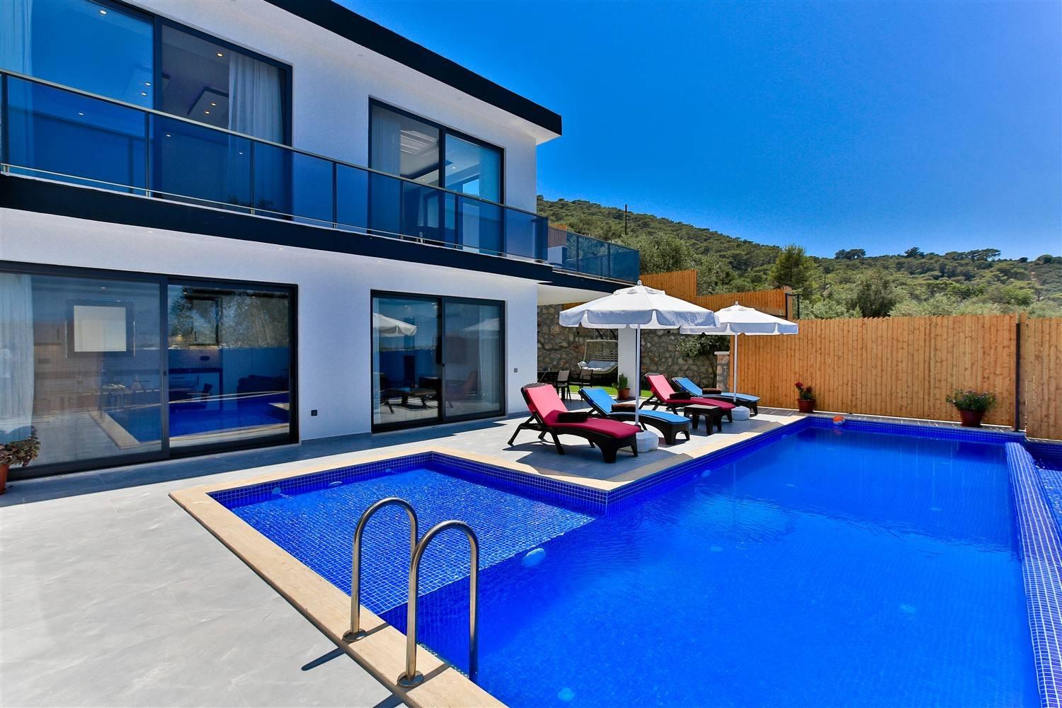 Kaş Patara'da Nezih Konumda, Özel Havuzlu, Modern Villa-25701