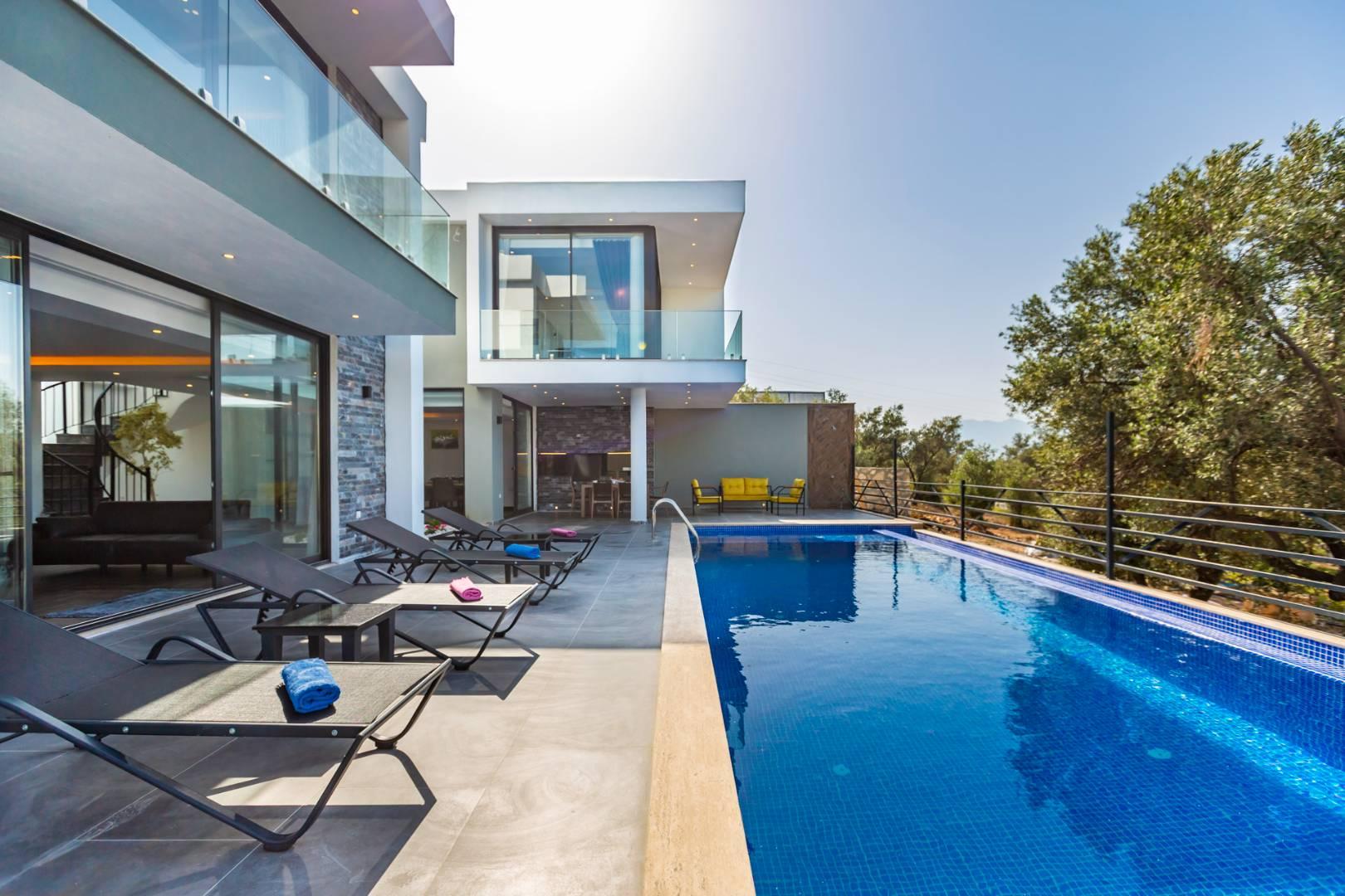 Antalya Kaş'ta Özel Havuzlu, Bahçeli, 5 Kişilik, Lüks Villa-26618