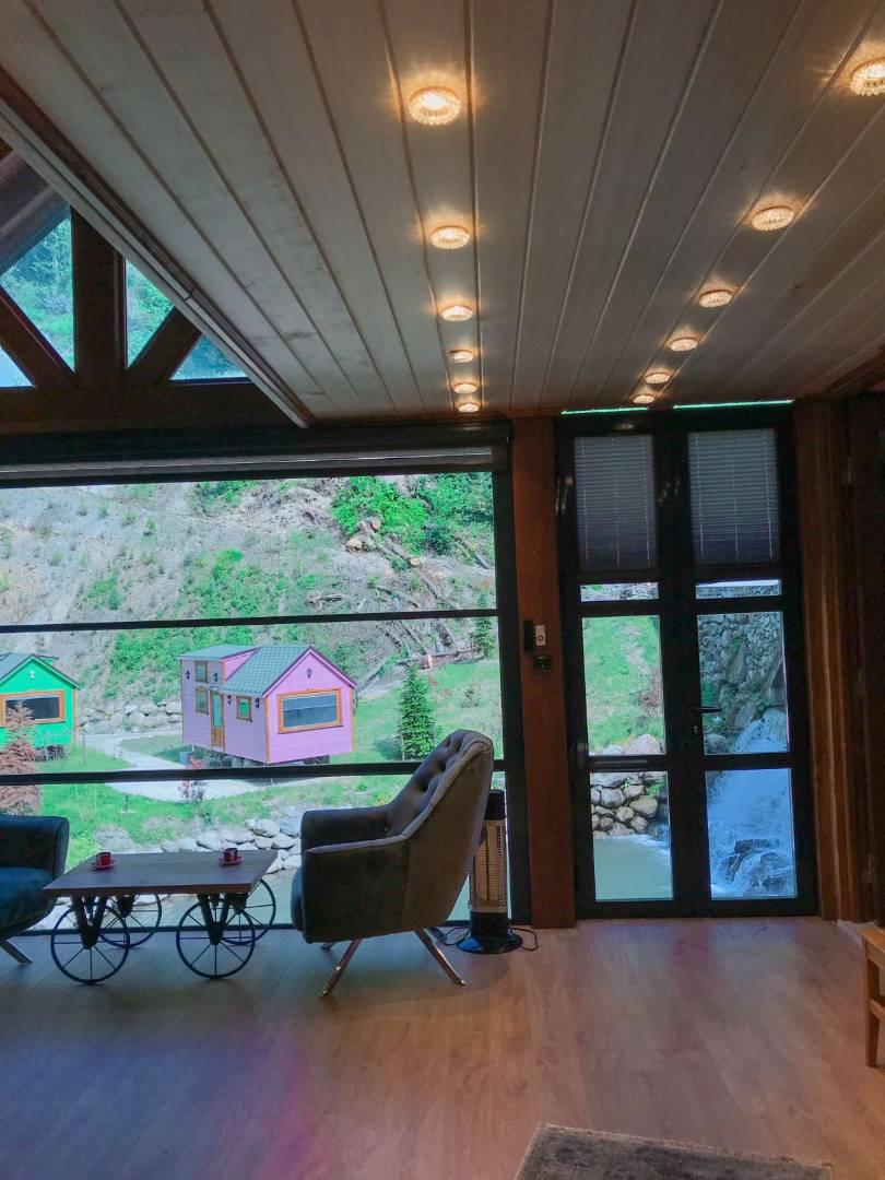 Sapanca Mahmudiye'de Geniş Terasa Sahip, Jakuzili, Kiralık Şirin Ev-27467