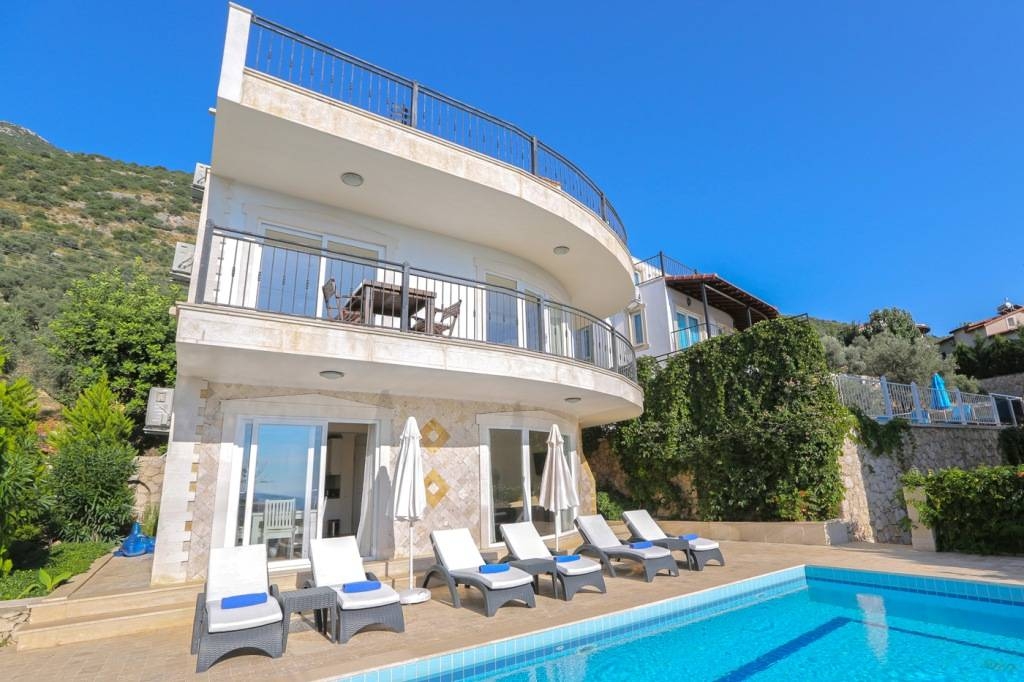 Kaş Kalkan'da Deniz Manzaralı, 6 Kişilik, Konforlu Kiralık Villa