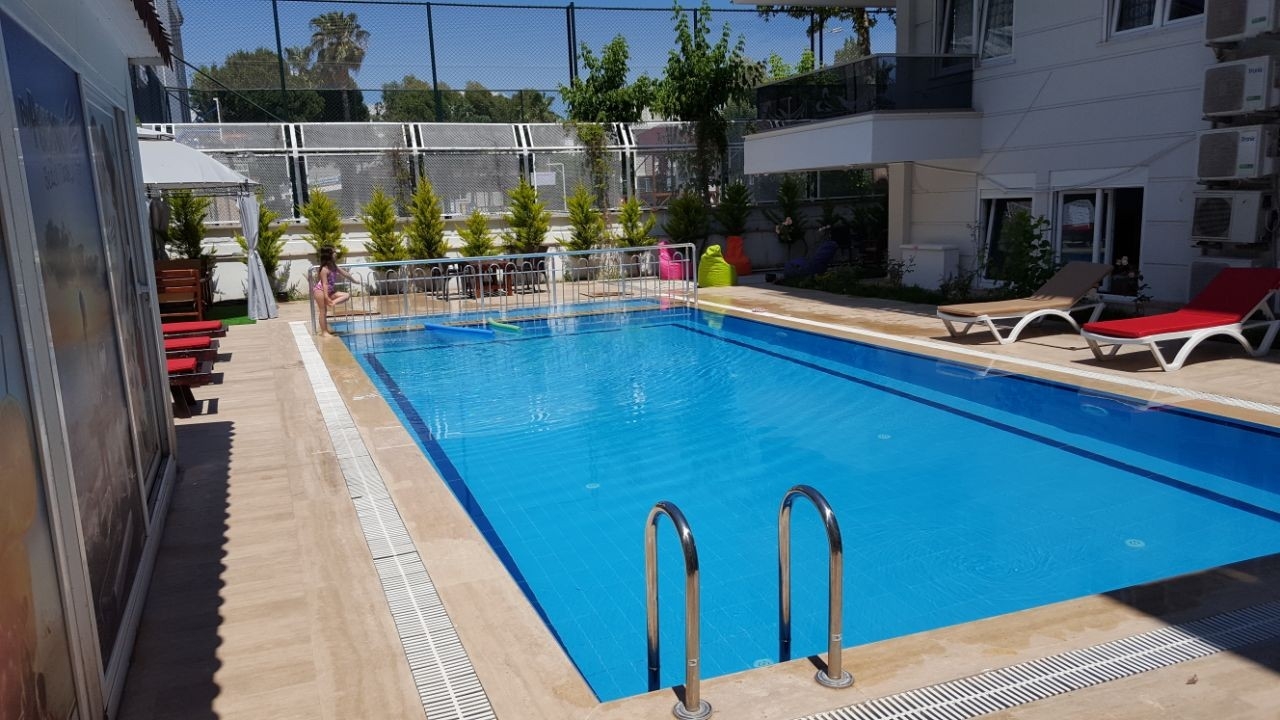 Antalya Konyaaltı'nda Plaja 150 Metre Mesafede, Bahçeli, Dubleks Suit