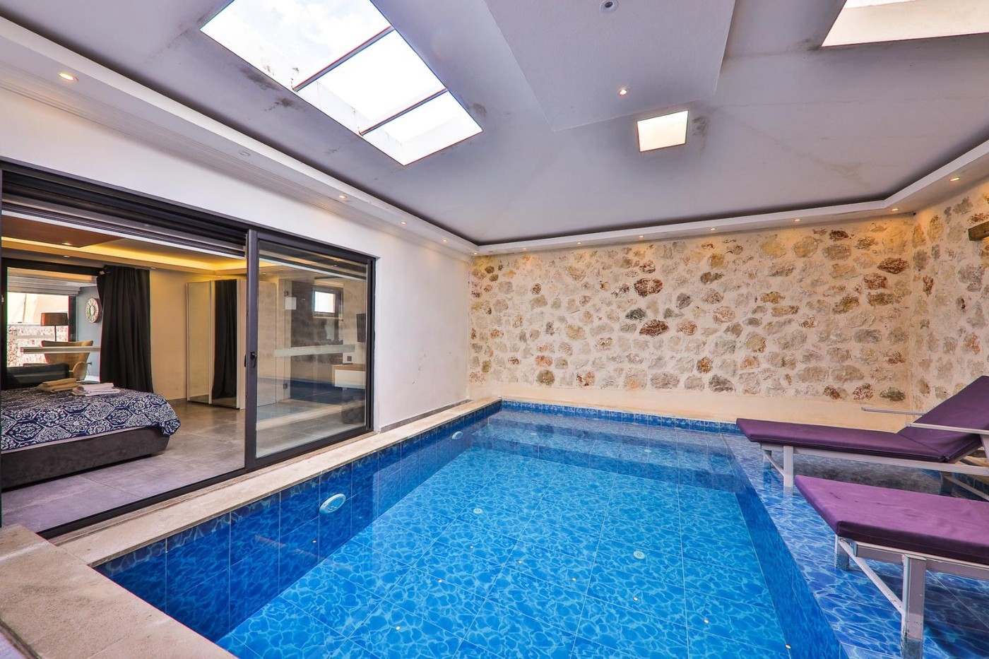 Kaş İslamlar'da Doğa ile İç İçe, Isıtmalı Özel Havuzlu, Şık Villa