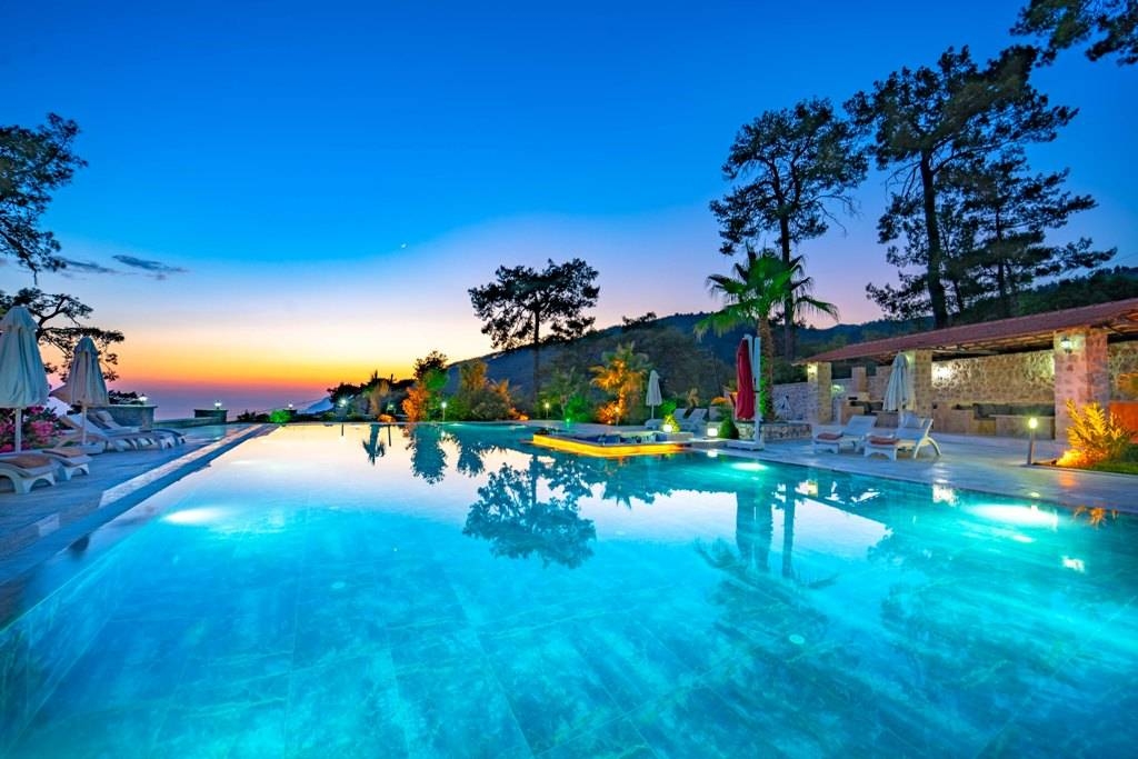 Kaş İslamlar'da Kalabalık Ailelere Uygun, Özel Havuzlu, Kiralık Villa