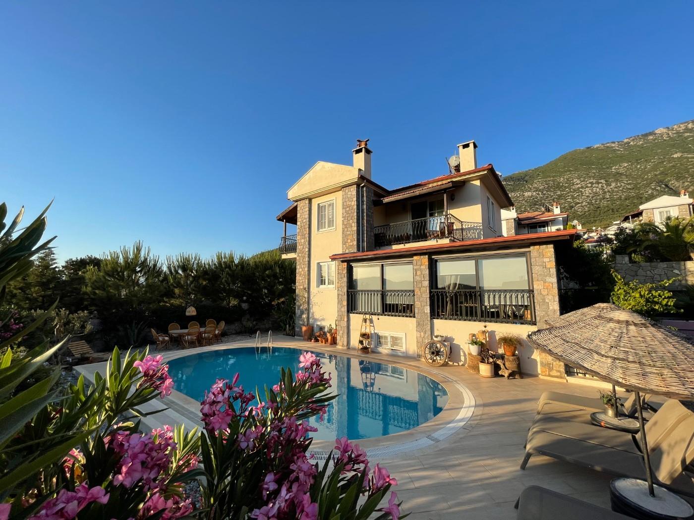 Fethiye Ölüdeniz'de Doğa Manzaralı, Özel Havuzlu, Lüks Villa-14093