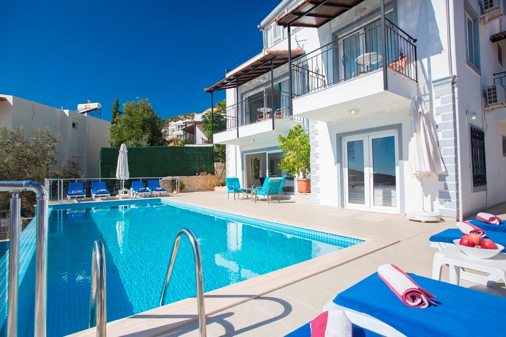 Kalkan'da Deniz Manzaralı, Denize Yürüyüş Mesafesinde, Kiralık Villa