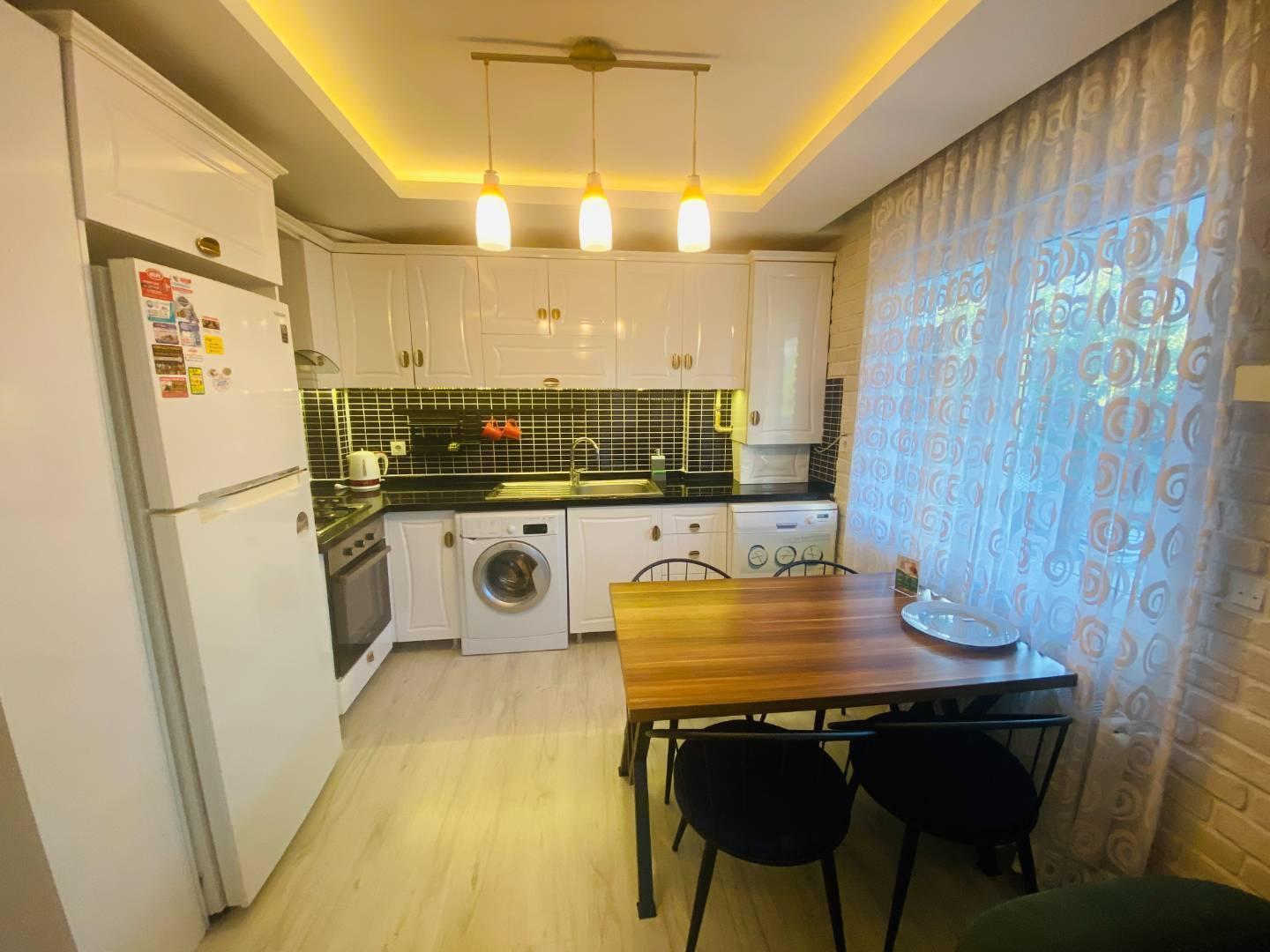 Antalya Konyaaltı'nda Plaja 150 Metre Mesafede, Bahçeli, Dubleks Suit-16508