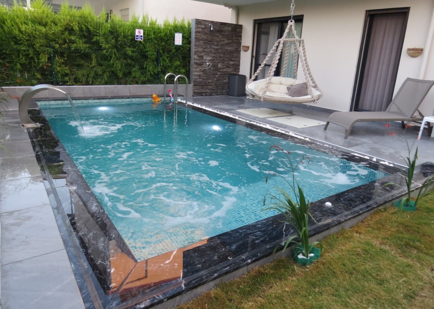 Kuşadası Soğucak'ta Masajlı Havuzlu, Akıllı Ev Sistemine Uygun Villa