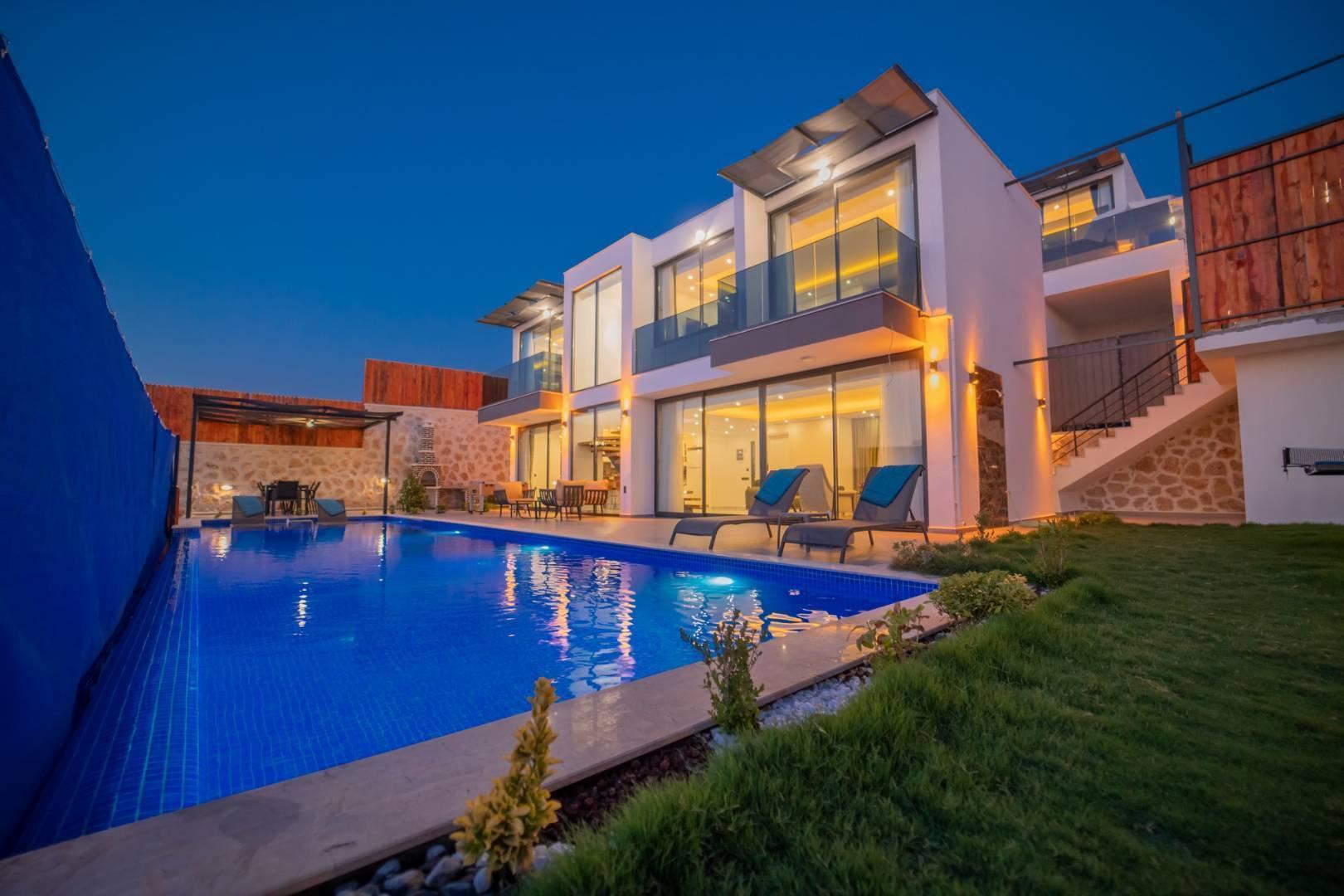 Kaş Kalkan'da Lüks Dizayn Edilmiş, Korunaklı Havuzlu, Şık Villa-29239