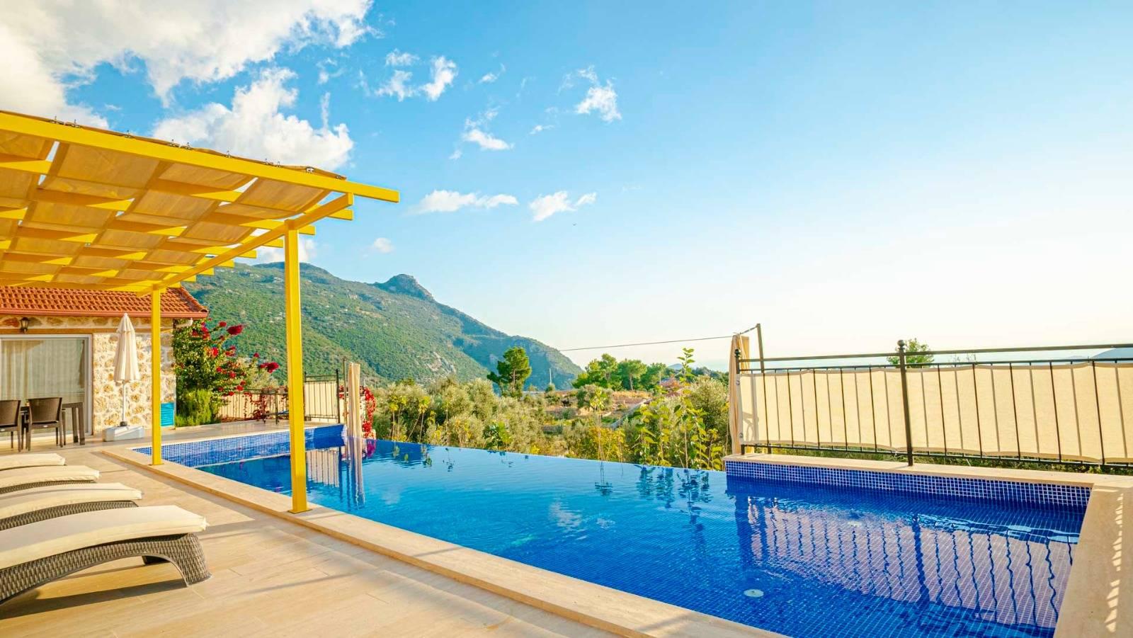 Kaş İslamlar'da Otantik Tasarımlı,  Özel Havuzlu, 4 Kişilik, Taş Villa-25061