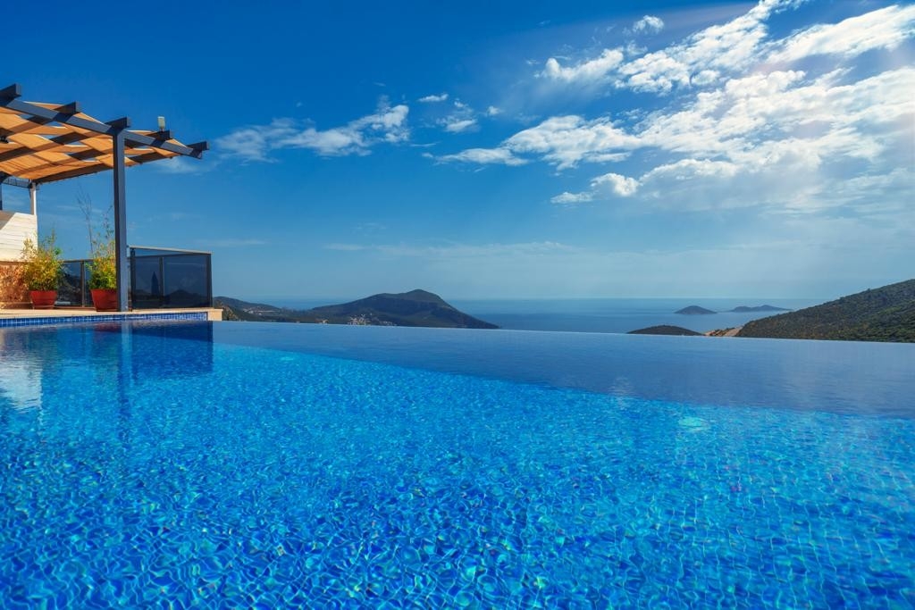 Kaş İslamlar'da Enfes Deniz Manzaralı, Özel Havuzlu, Konforlu Villa
