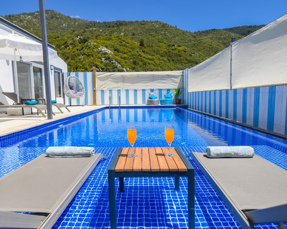 Kaş İkizce'de Doğa Manzaralı, Özel Havuzlu, Modern Villa