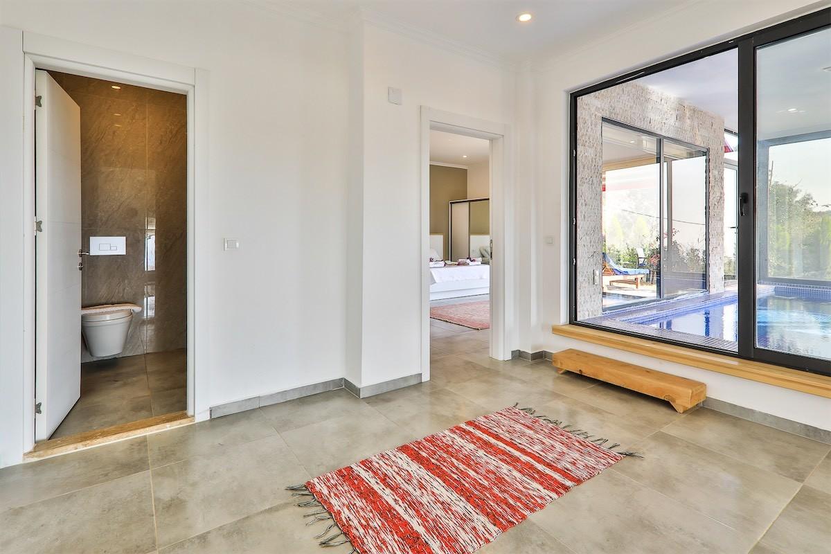 Kaş Bezirgan'da Merkezi Konumda, Isıtmalı Havuzlu, Şık Villa-15943