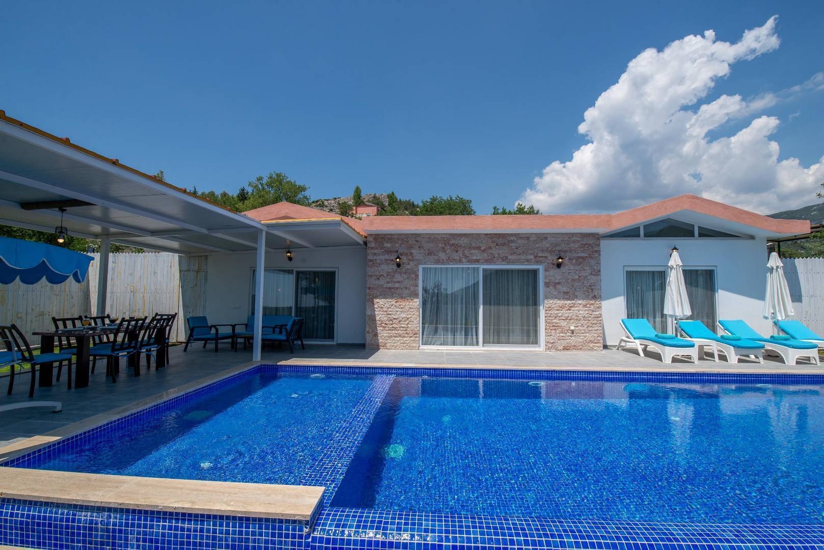 Kaş İslamlar'da Şirin Tasarımlı, Özel Havuzlu, Jakuzili, Kiralık Villa