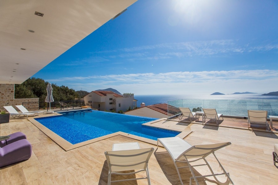 Kaş Kalkan'da Denize Yakın, Sinema Odalı, Lüks Villa