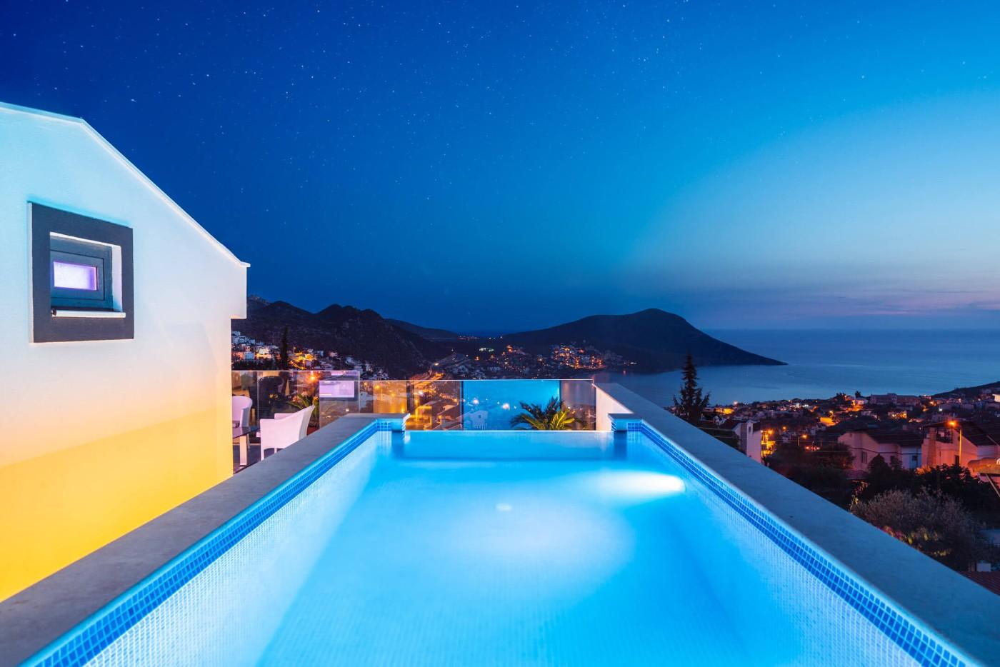 Kaş Kalkan'da Geniş Ailelere Uygun, Özel Havuzlu, Modern Villa-16438