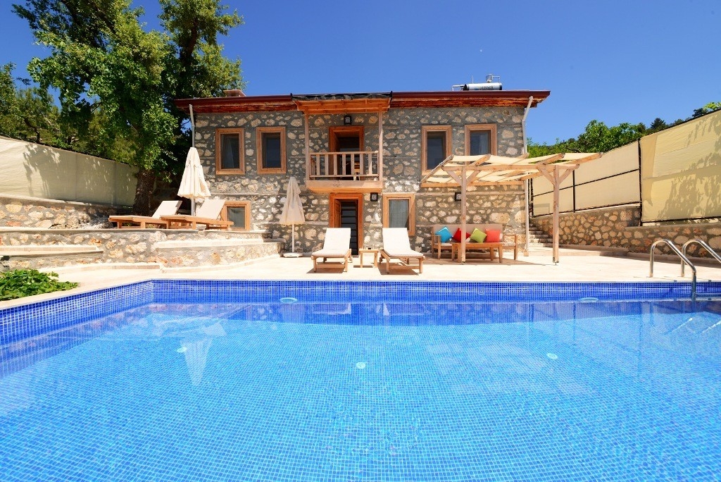 Kaş İslamlar'da Taş ve Ahşap Mimarili, Özel Havuzlu, 4 Kişilik Villa
