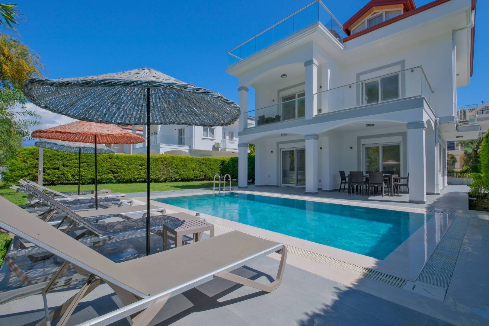Fethiye Çiftlik'te Denize Yürüme Mesafesinde, Özel Havuzlu, Şık Villa