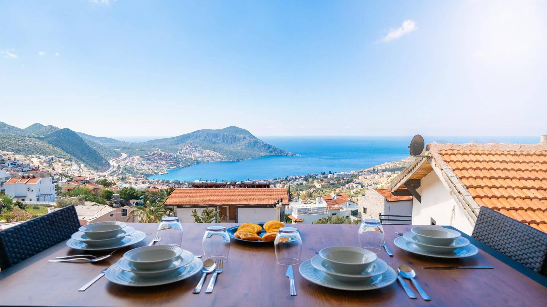 Kaş İslamlar'da Enfes Deniz Manzaralı, Jakuzili, Çatı Katı Tatil Evi