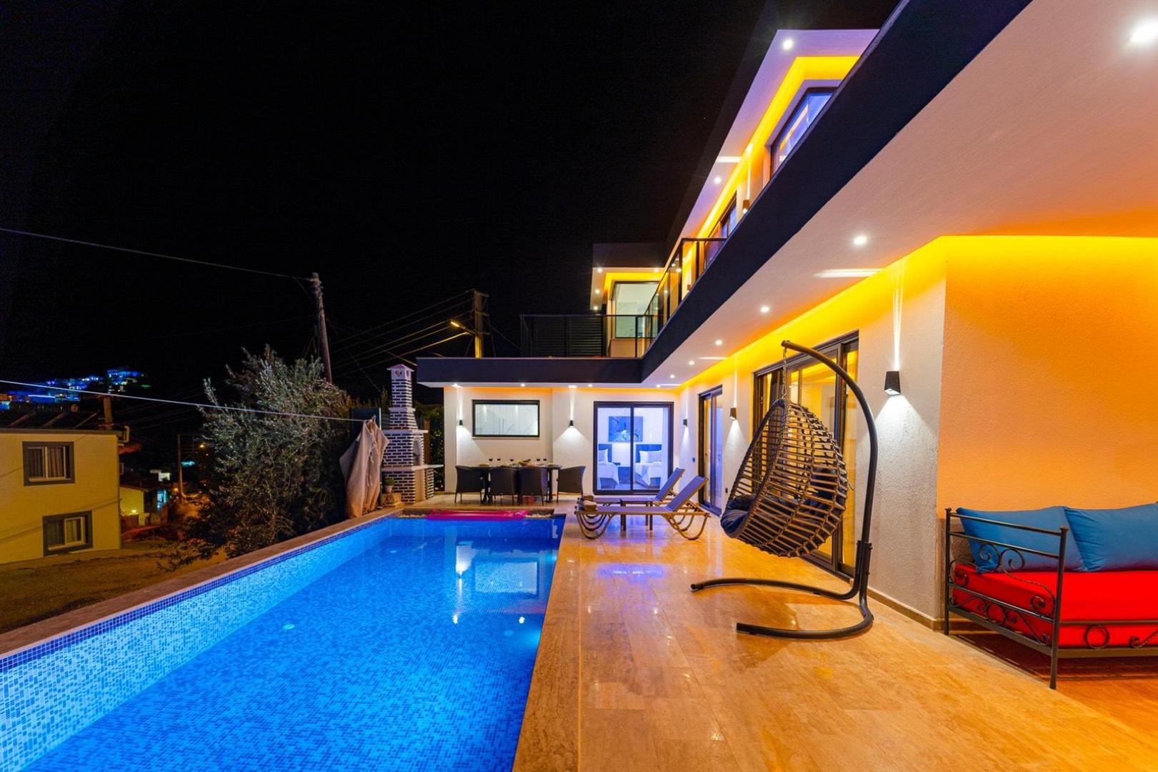 Kaş Bezirgan'da Lüks Mimarili, Özel Havuzlu, Jakuzili, Lüks Villa-28602