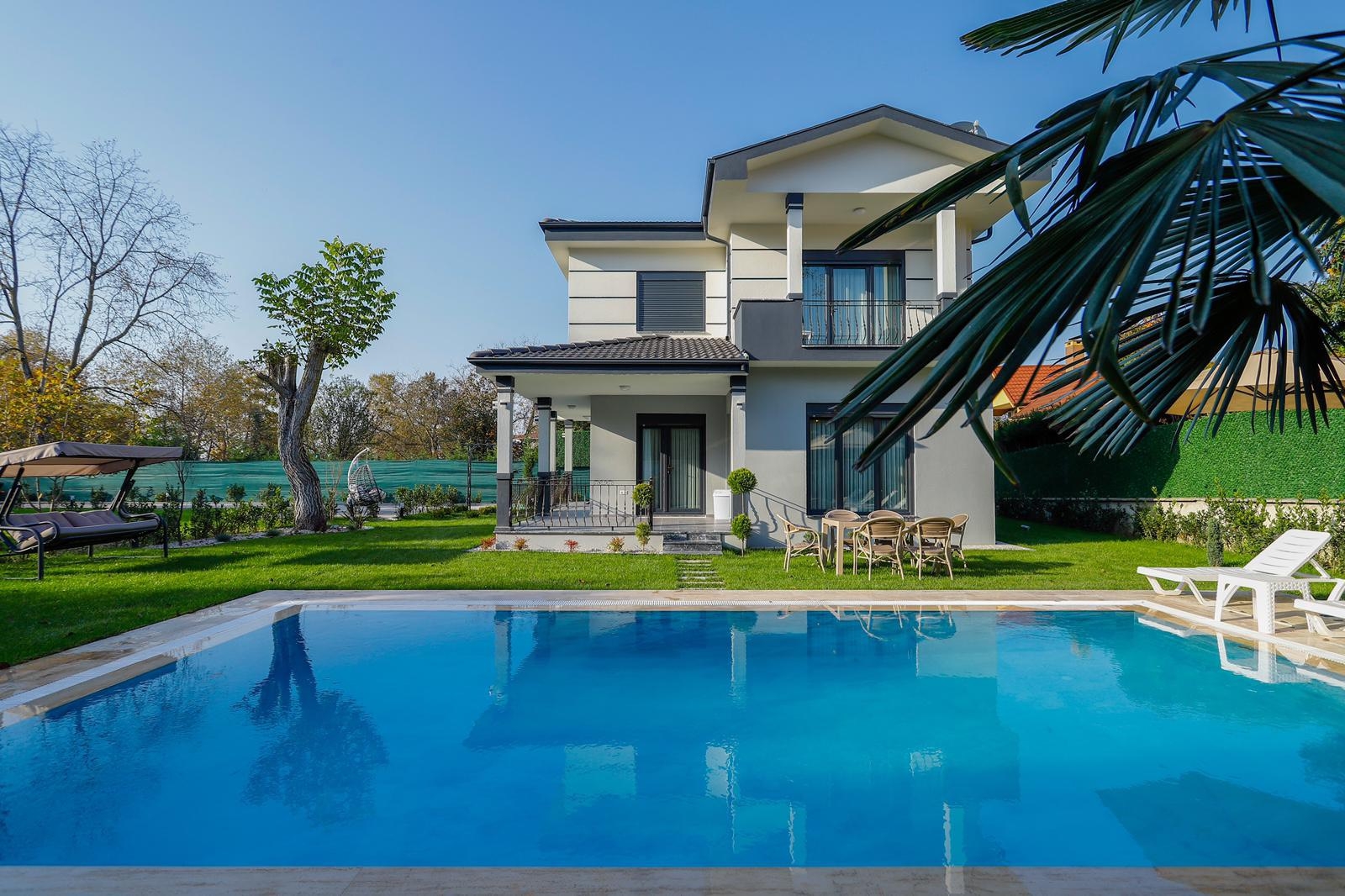 Sakarya Sapanca'da Geniş Ailelere Uygun, Özel Havuzlu, Tatil Villası