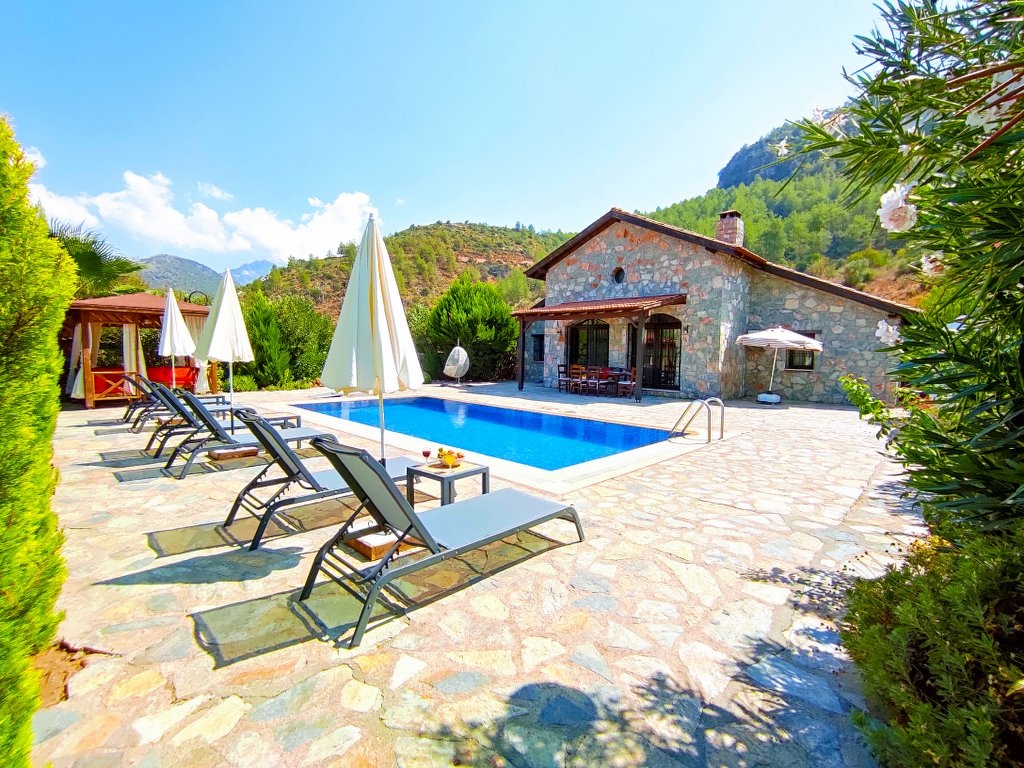 Fethiye Kayaköy'de Doğanın İçerisinde, Özel Havuzlu, Kiralık Taş Villa