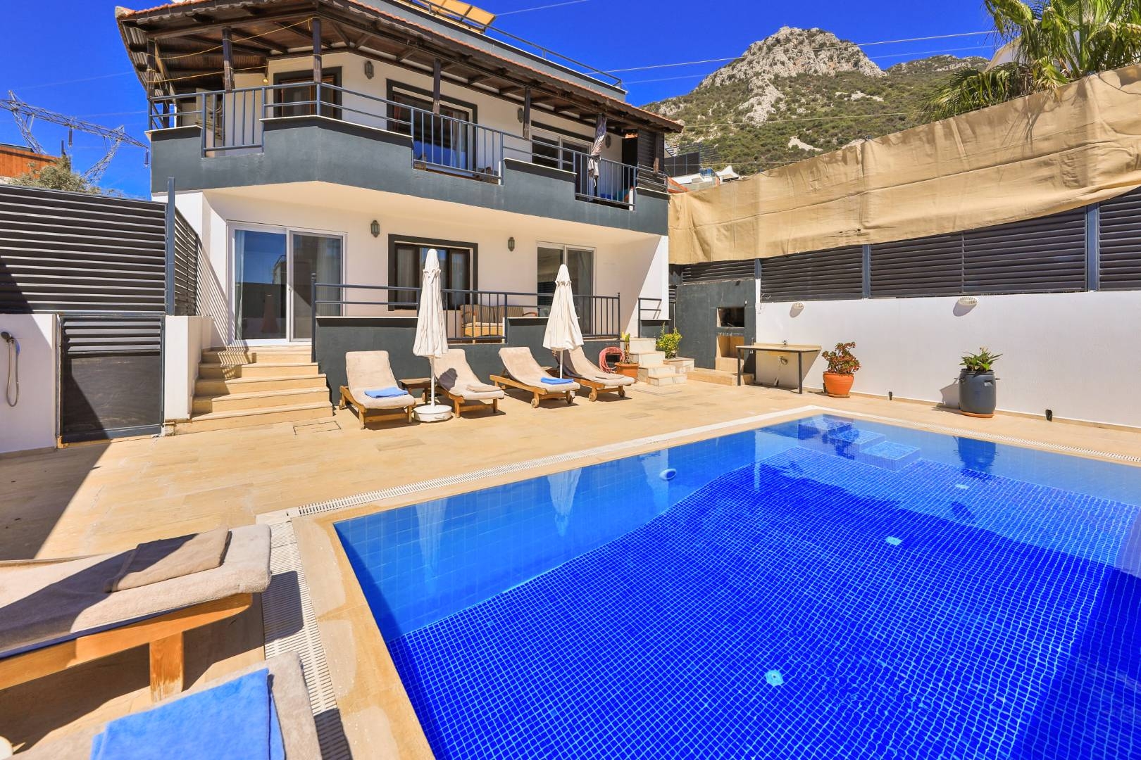 Kaş İslamlar'da Deniz Manzaralı, Özel Havuzlu, Ekonomik Villa