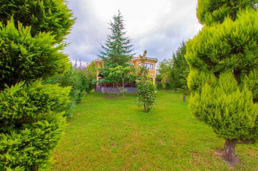 Sapanca Kırkpınar'da Ferah Bahçeli, Modern Tasarımlı, Şömineli Villa-16005