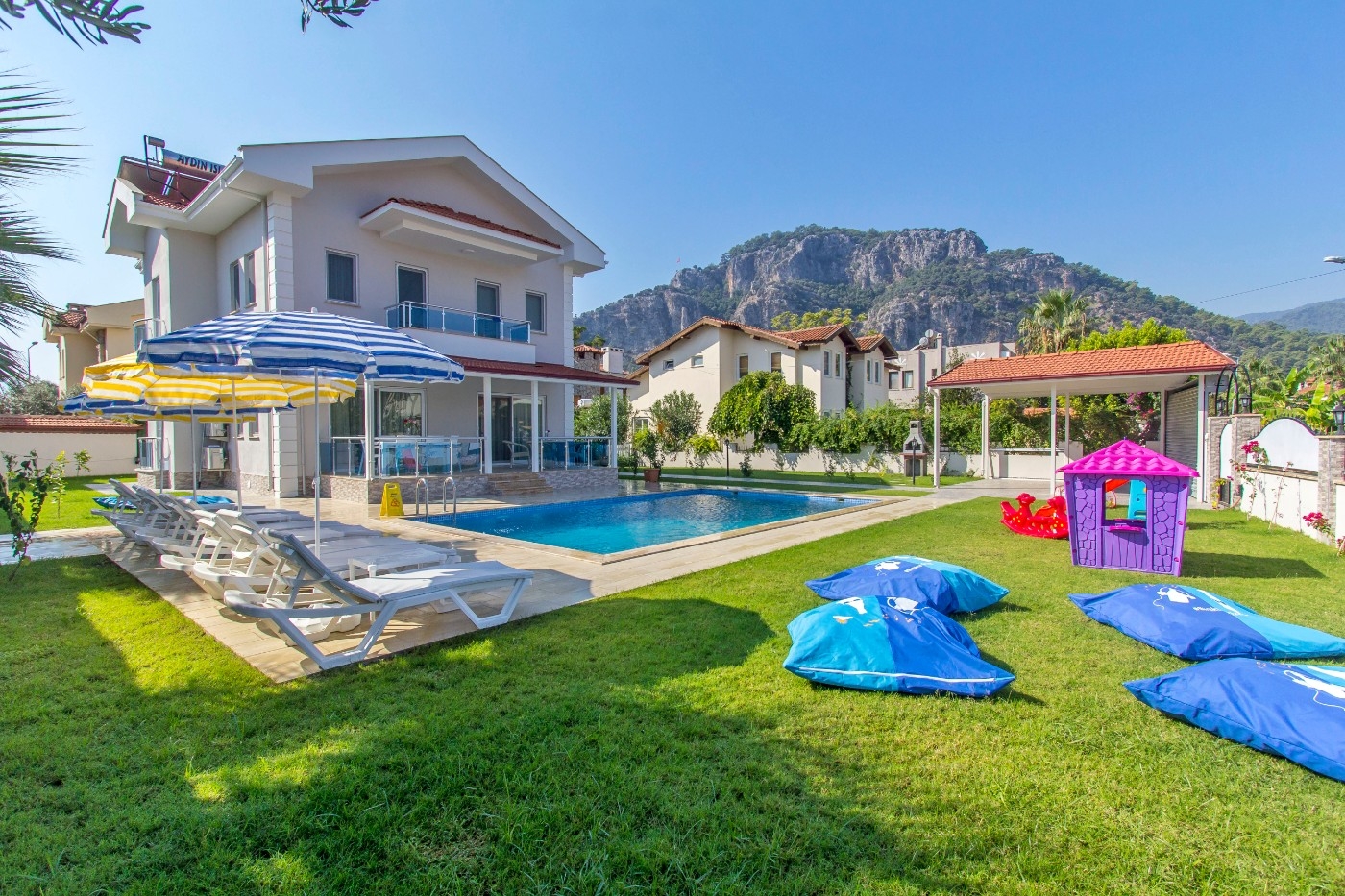 Dalyan'da Görkemli Mimariye Sahip, Özel Havuzlu, Geniş Bahçeli Villa