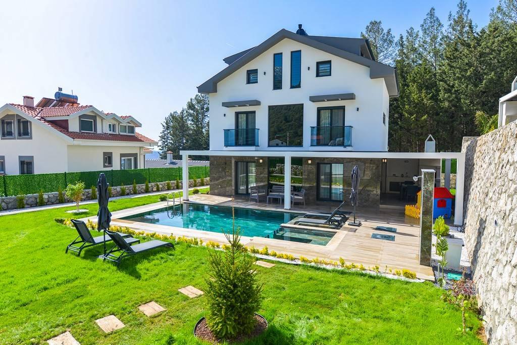 Fethiye Ölüdeniz'de Geniş Bahçeli, Özel Havuzlu, Kiralık Villa-30752