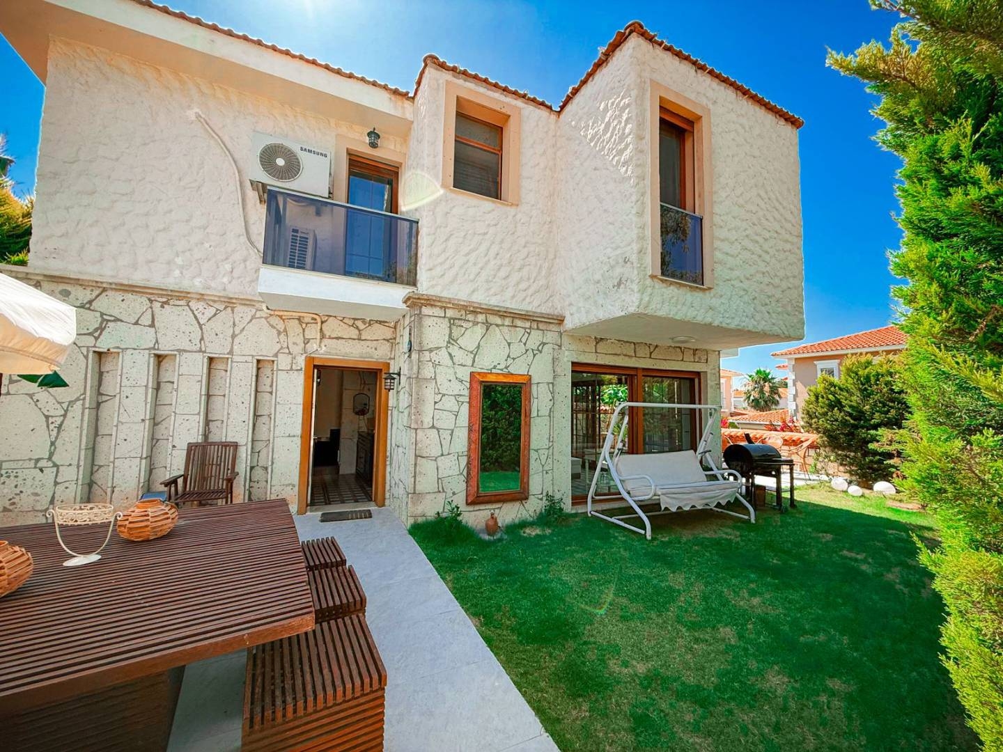 Çeşme Alaçatı'da Geniş Ailelere Uygun, Özel Havuzlu, Şık Villa