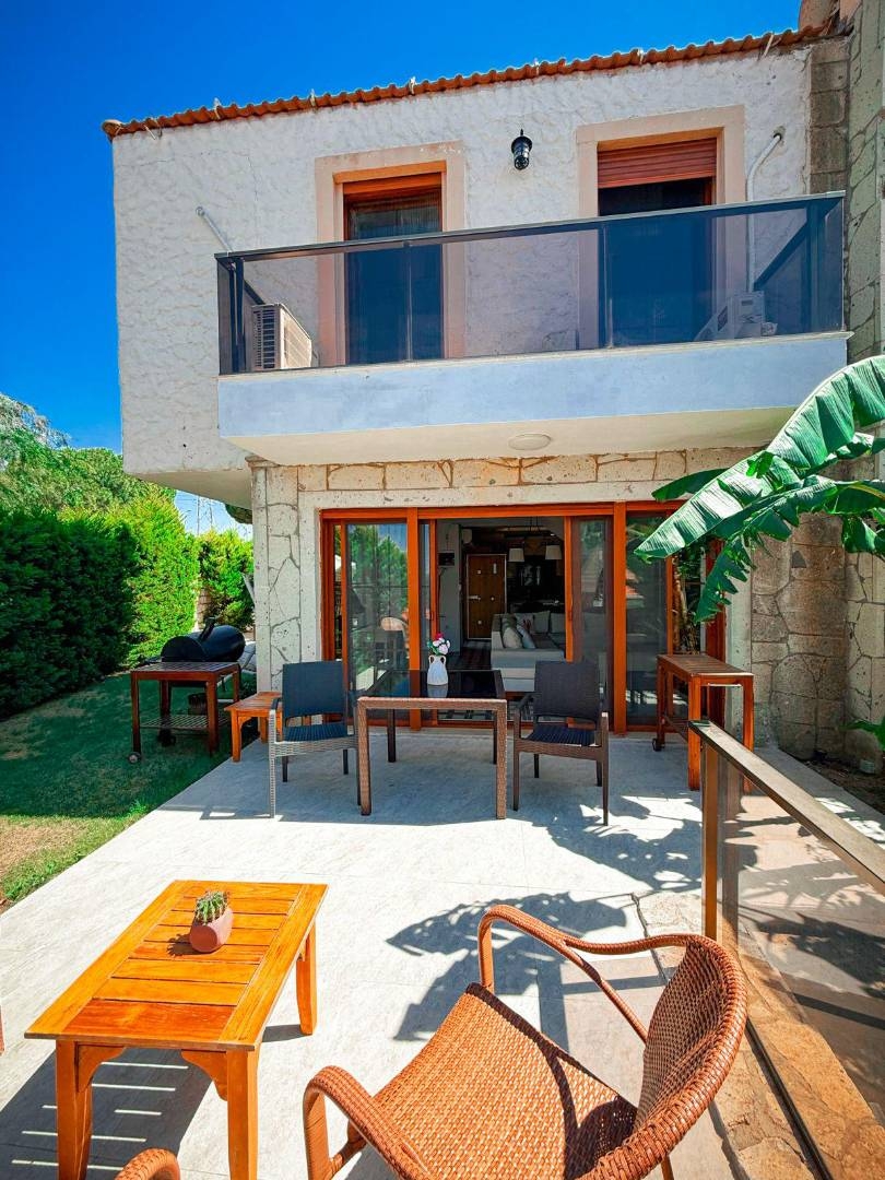 Çeşme Alaçatı'da Geniş Ailelere Uygun, Özel Havuzlu, Şık Villa